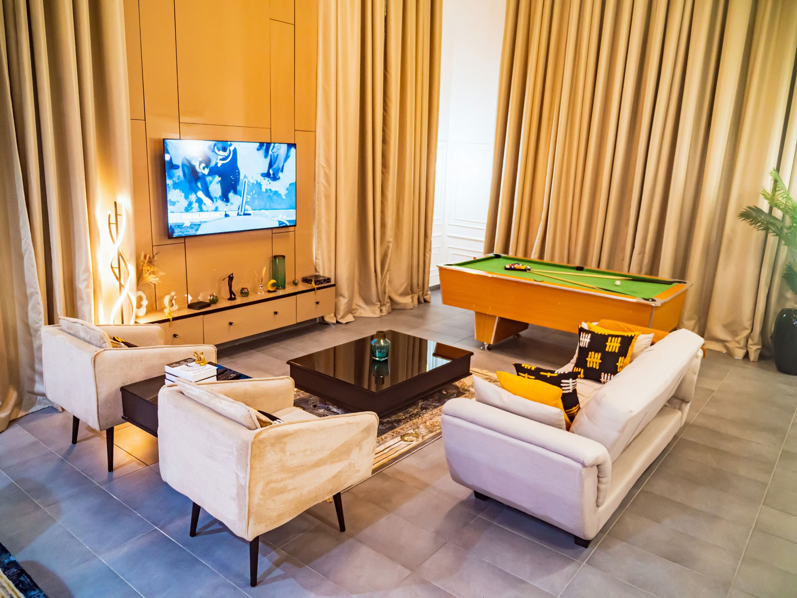 Experience Comfort & Luxury at Emerald Harbour Apartments